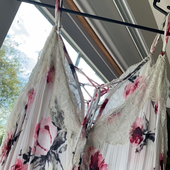 Kendal & Kylie white floral romper - Picture 6 of 8